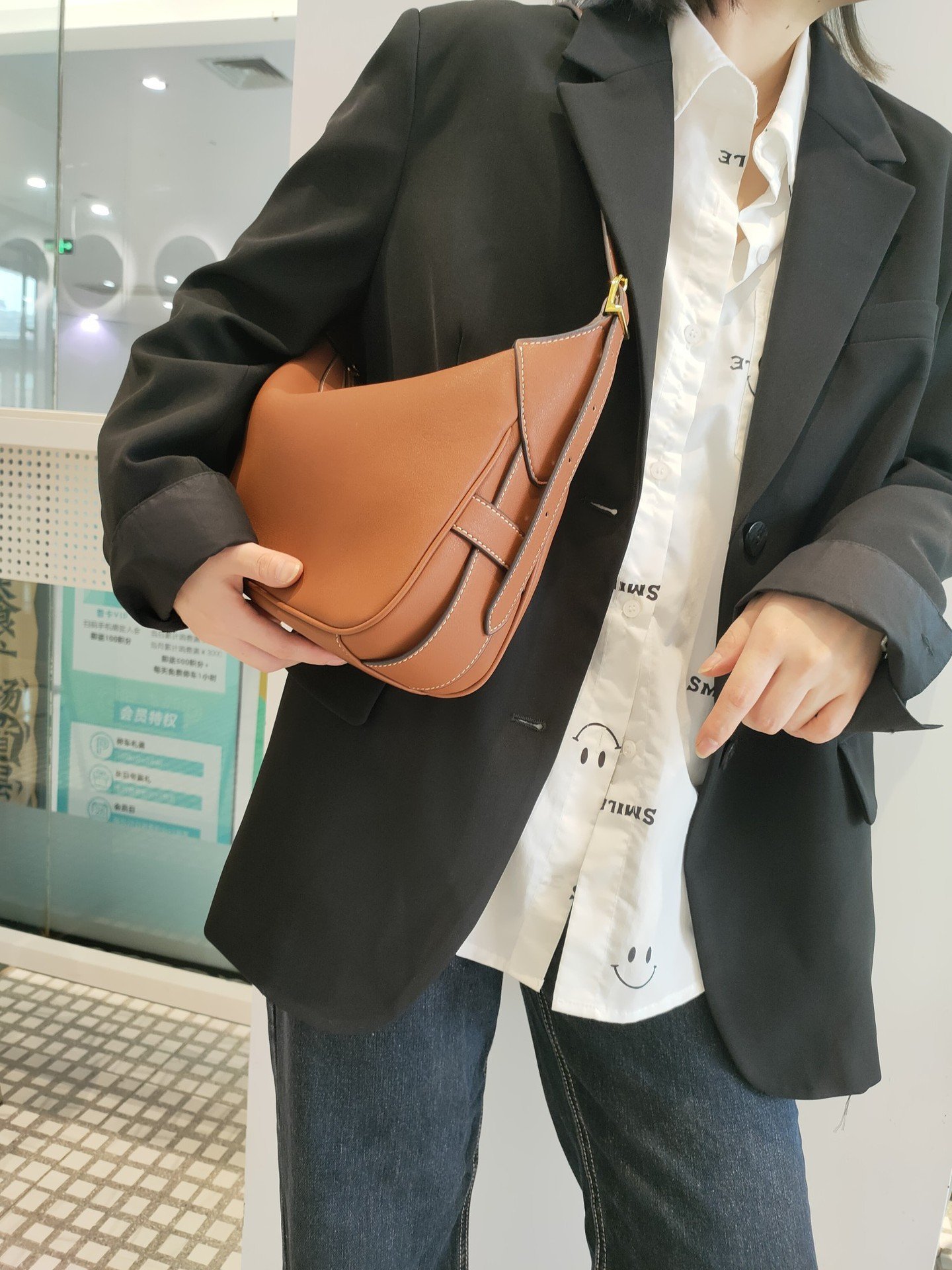 Leather One-shoulder Handbag - Image 10